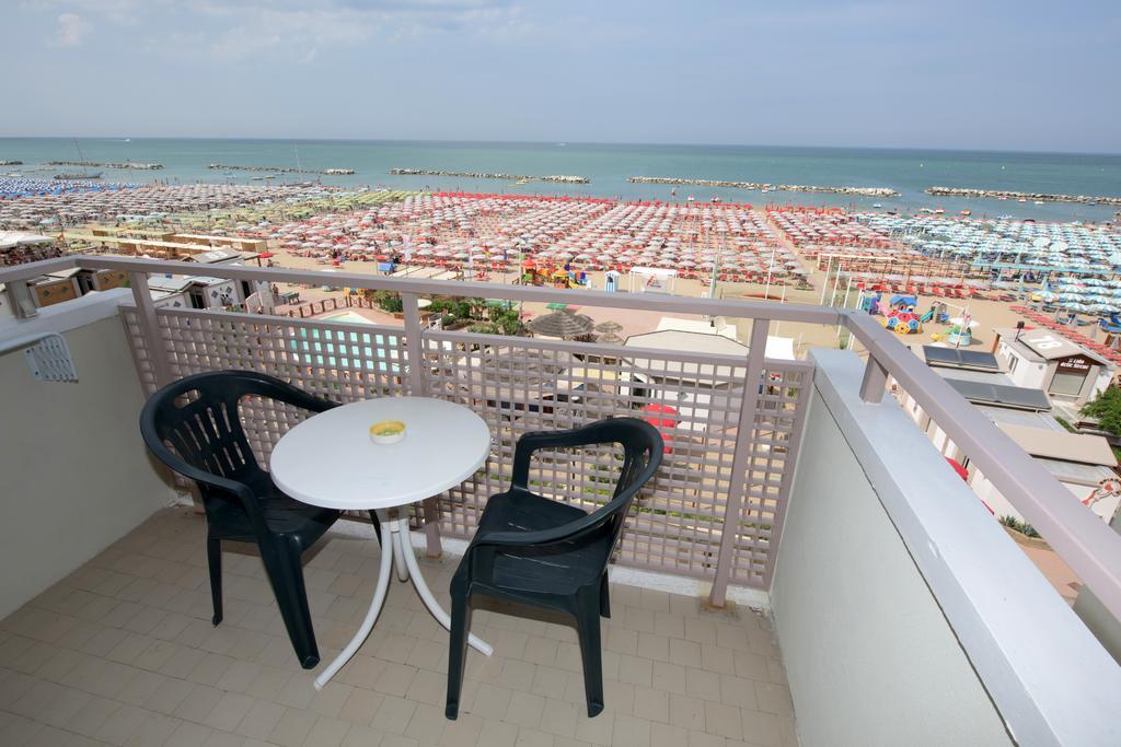 Hotel Napoleon Cattolica Exterior foto